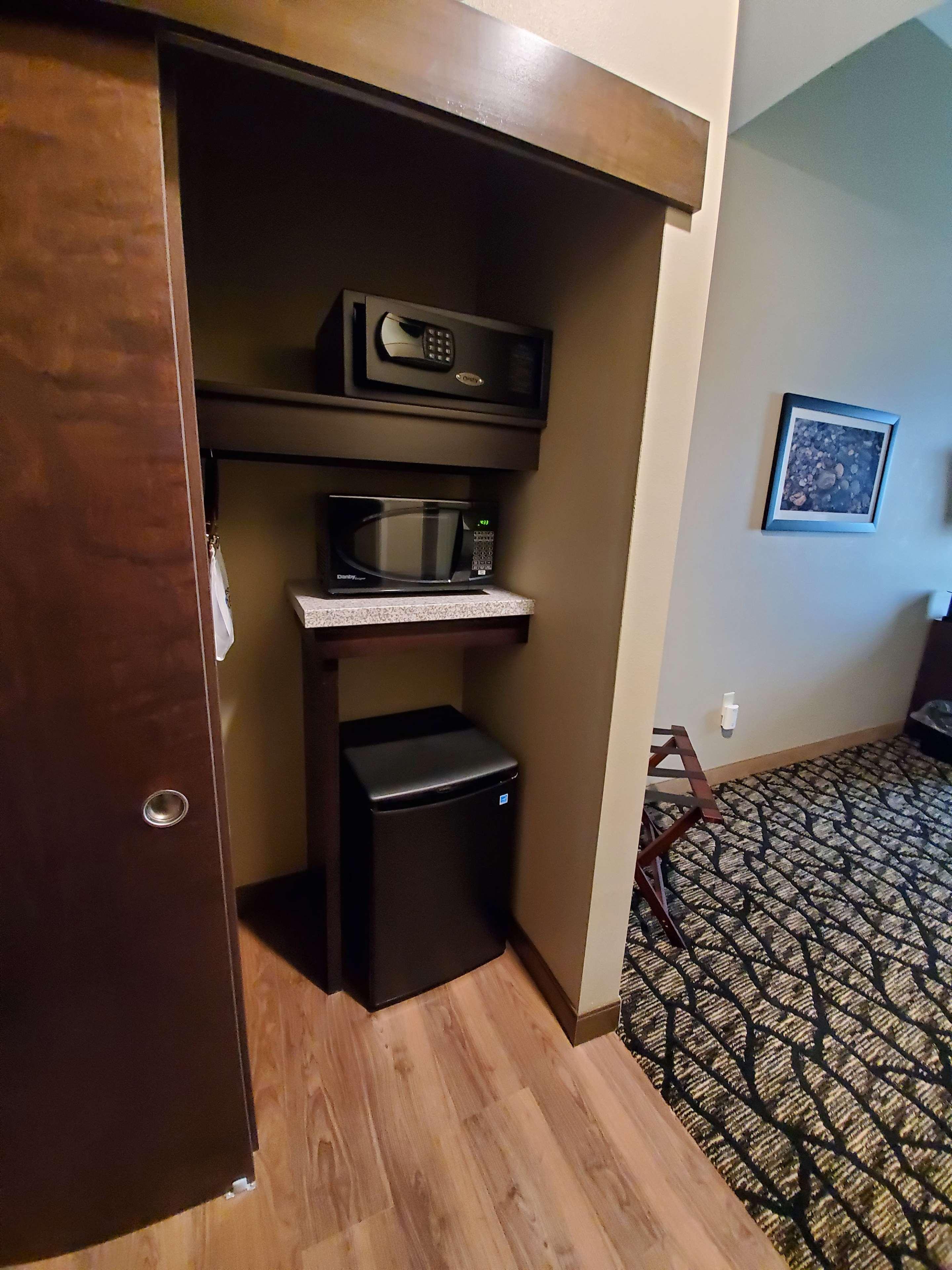 Best Western Plus Lakeview Hotel Madison Extérieur photo